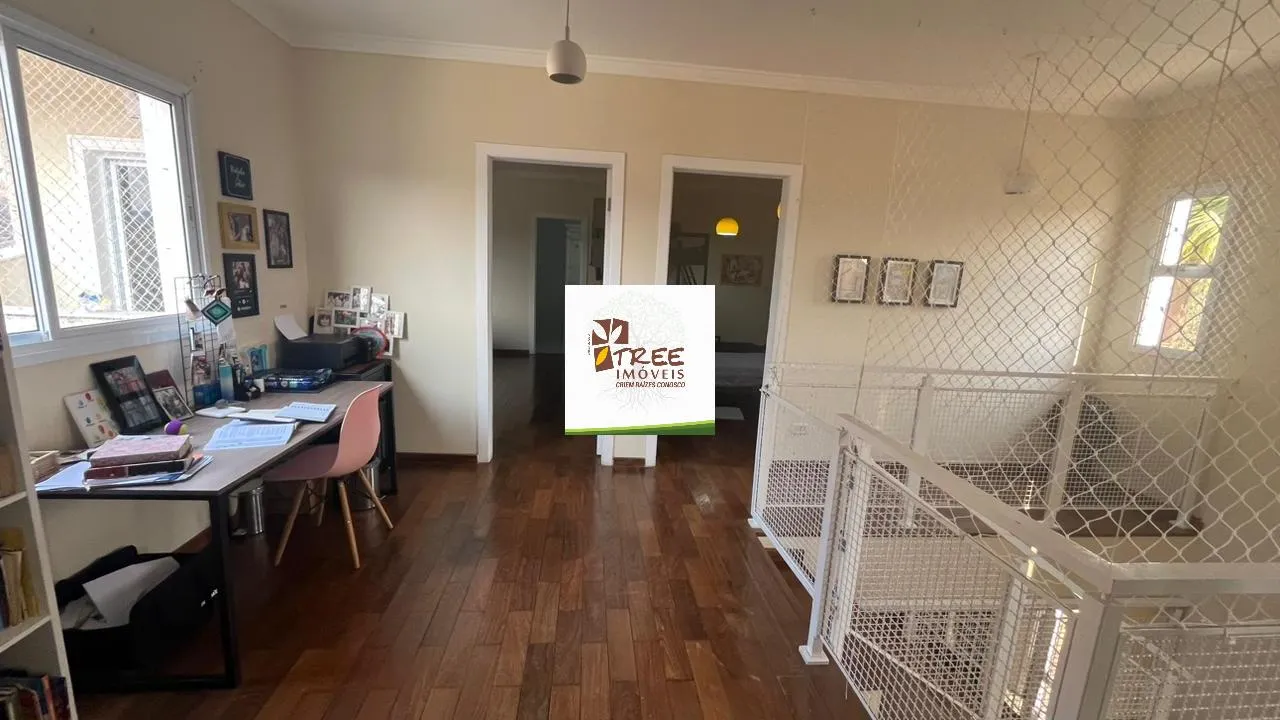 Imagem VENDA DE SOBRADO NO CONDOMÍNIO HILLS III, EM ARUJÁ/SP, 521m² com 05 suítes, piscina, sala ampla, quintal de 200m² e 06 vagas. CONSULTE-NOS.