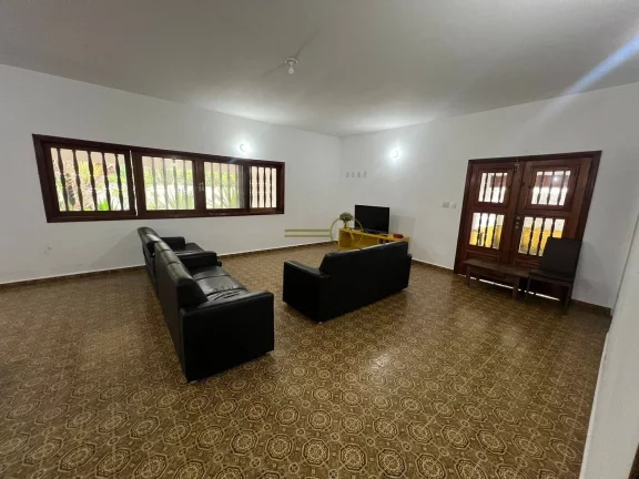 Imagem Casa a venda 5 lotes no Centro de Peruíbe 100 metros da praia em Peruíbe