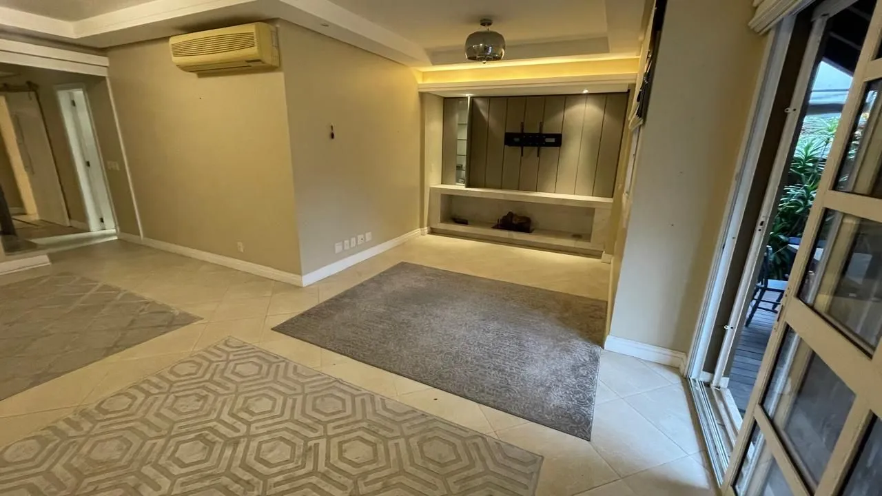 Imagem Casa de Condomínio em Chácara das Pedras