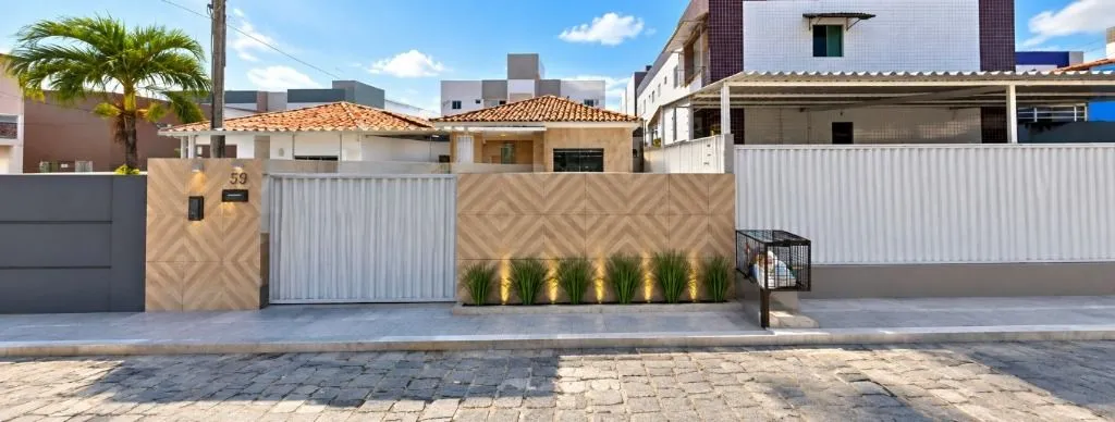 Foto do imóvel Casa com 3 quartos, suíte, piscina e 2 vagas no José Américo, João Pessoa. Conforto e praticidade para famílias e casais.