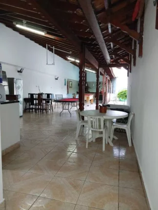 Imagem Casa com Piscina, 5 suítes, 405 m² - Venda!