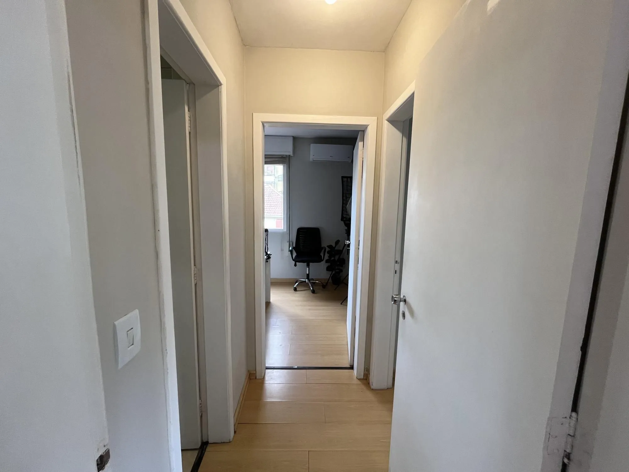 Imagem Apartamento com 02 quartos no Bairro Passo da Areia, Porto Alegre