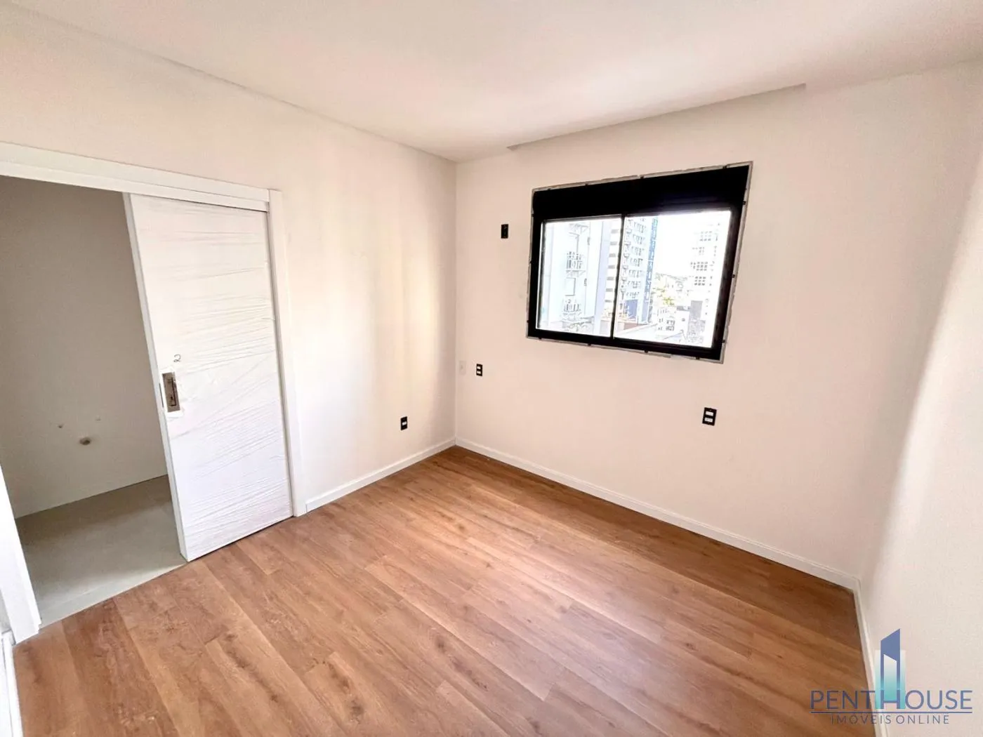 Imagem Apartamento Zona Central para Venda em Balneário Camboriú, CENTRO, 3 dormitórios, 2 suítes, 3 banheiros, 2 vagas