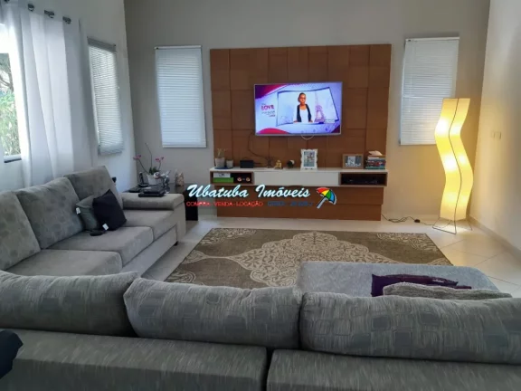 Imagem Excelente casa com piscina em condomínio fechado com 03 suítes