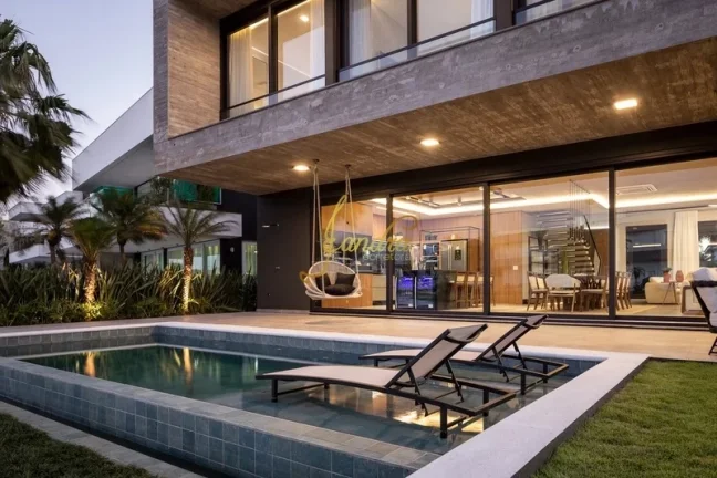 Imagem Casa condomínio com 05 suites e piscina beira de lago