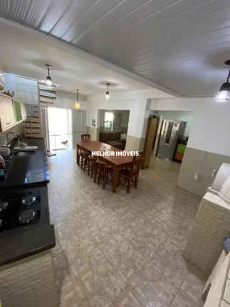 Imagem Casa á 10 metros da praia com Terraço vista Mar, Equipada com 04 dormitórios sendo 01 suíte máster à Venda em Governador Celso Ramos - SC