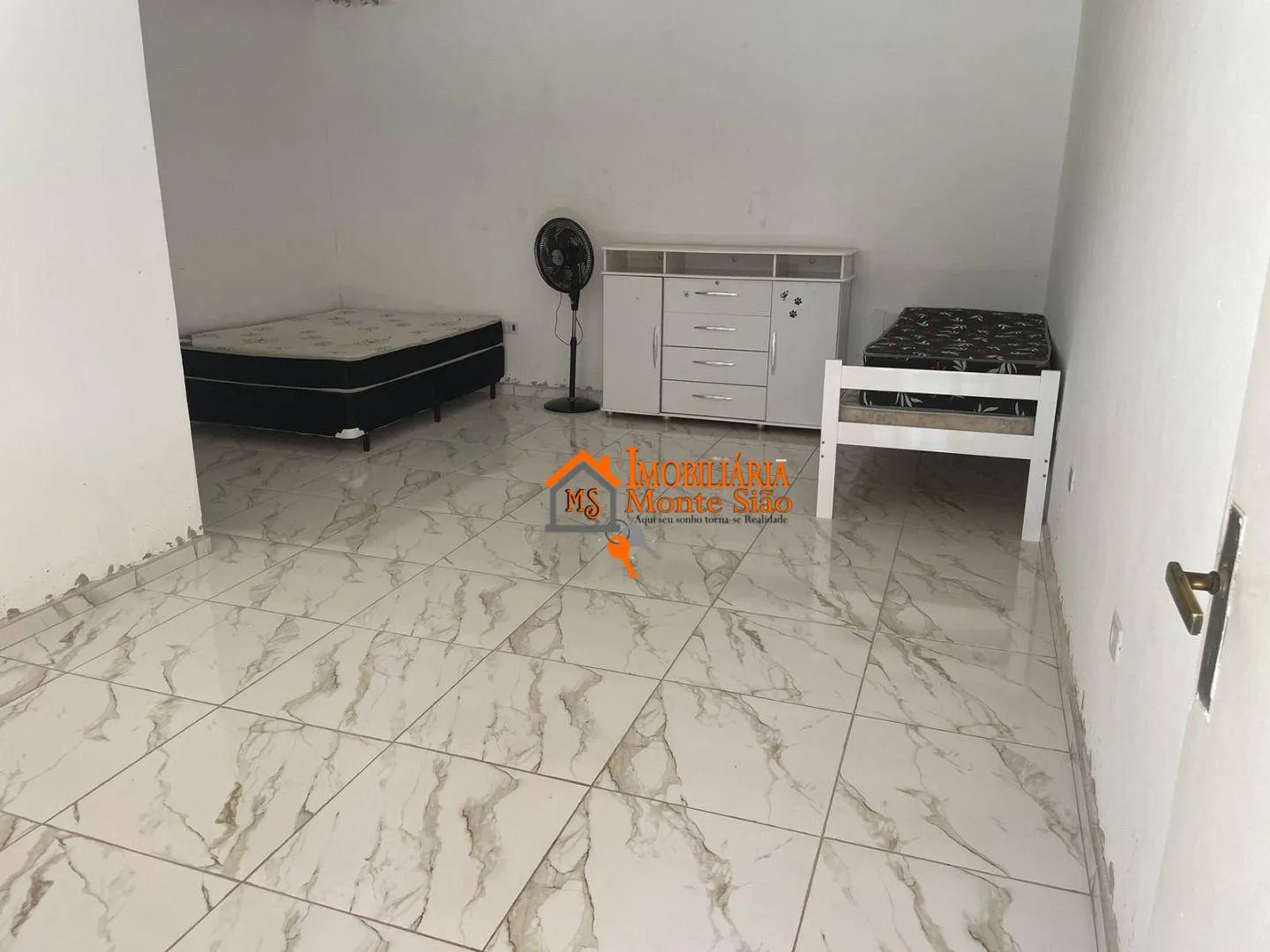 Imagem Chácara com 3 dormitórios à venda, 1400 m² por R$ 640.000,00 - Água Azul - Guarulhos/SP