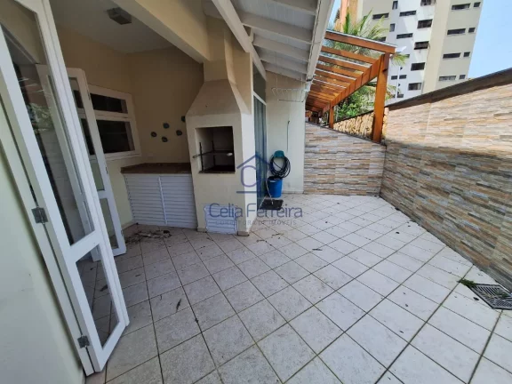 Imagem Excelente sobrado em condomínio fechado, pé na areia - Caraguatatuba/SP