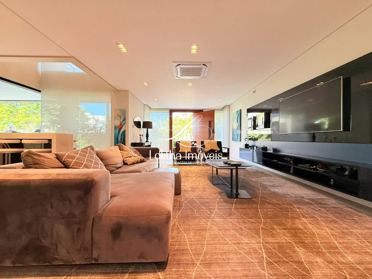 Imagem CASA COM 5 SUÍTES Á VENDA EM JURERÊ - FLORIANÓPOLIS/SC