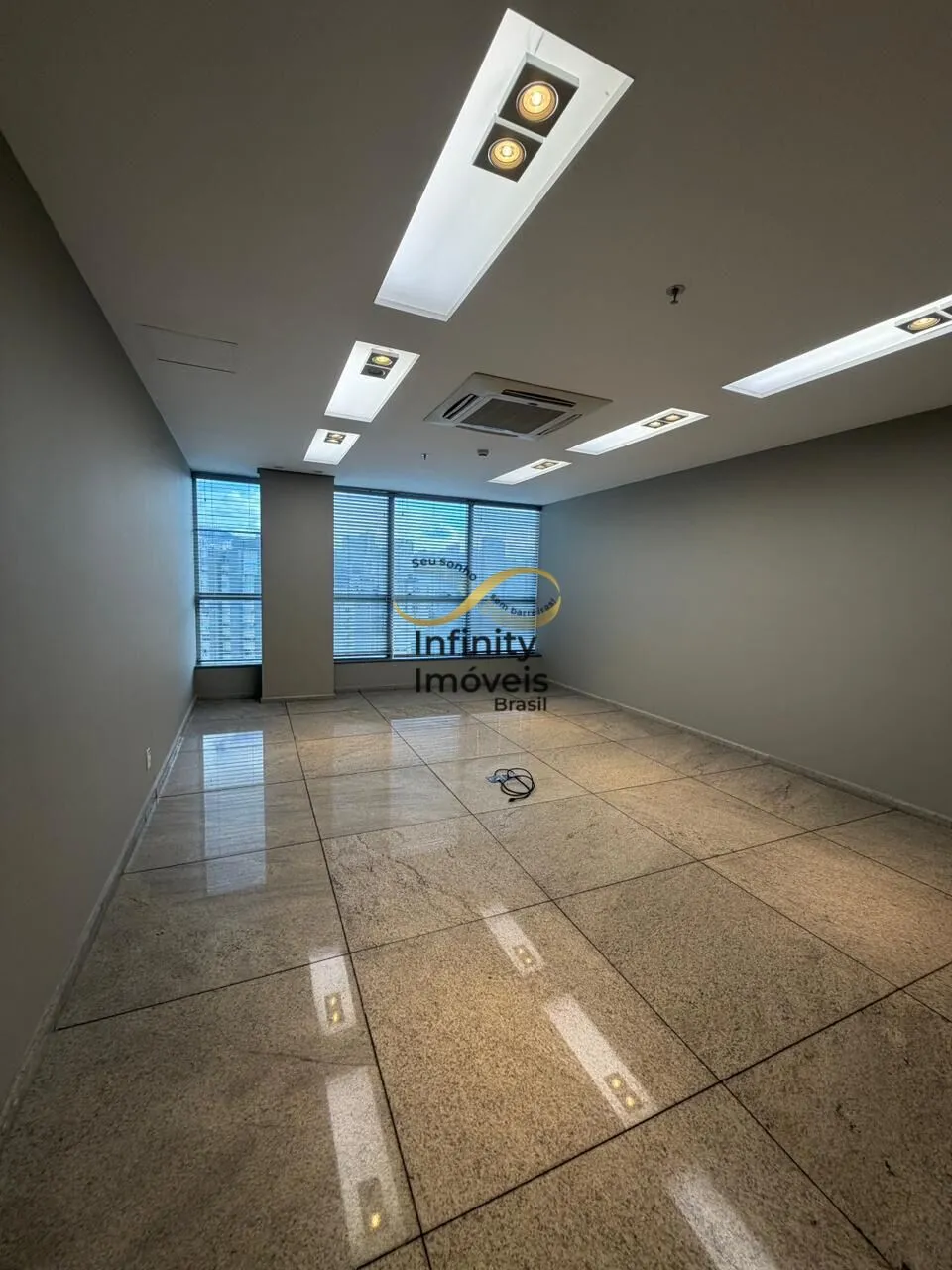 Imagem Sala comercial à venda no bairro Santa Efigênia - Belo Horizonte/MG