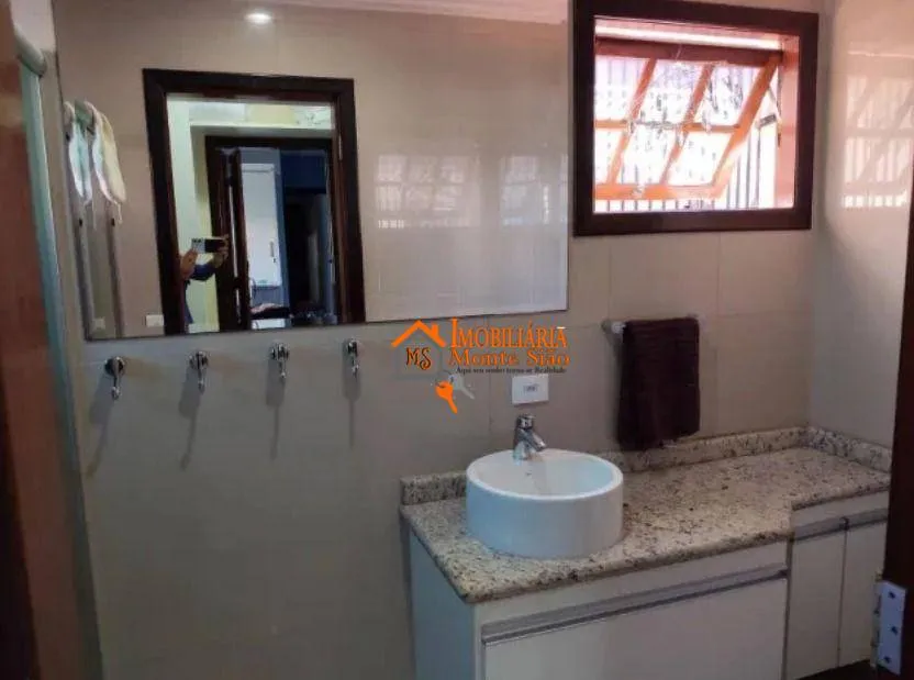 Imagem Sobrado com 2 dormitórios à venda, 280 m² por R$ 902.000,00 - Jardim Santa Clara - Guarulhos/SP