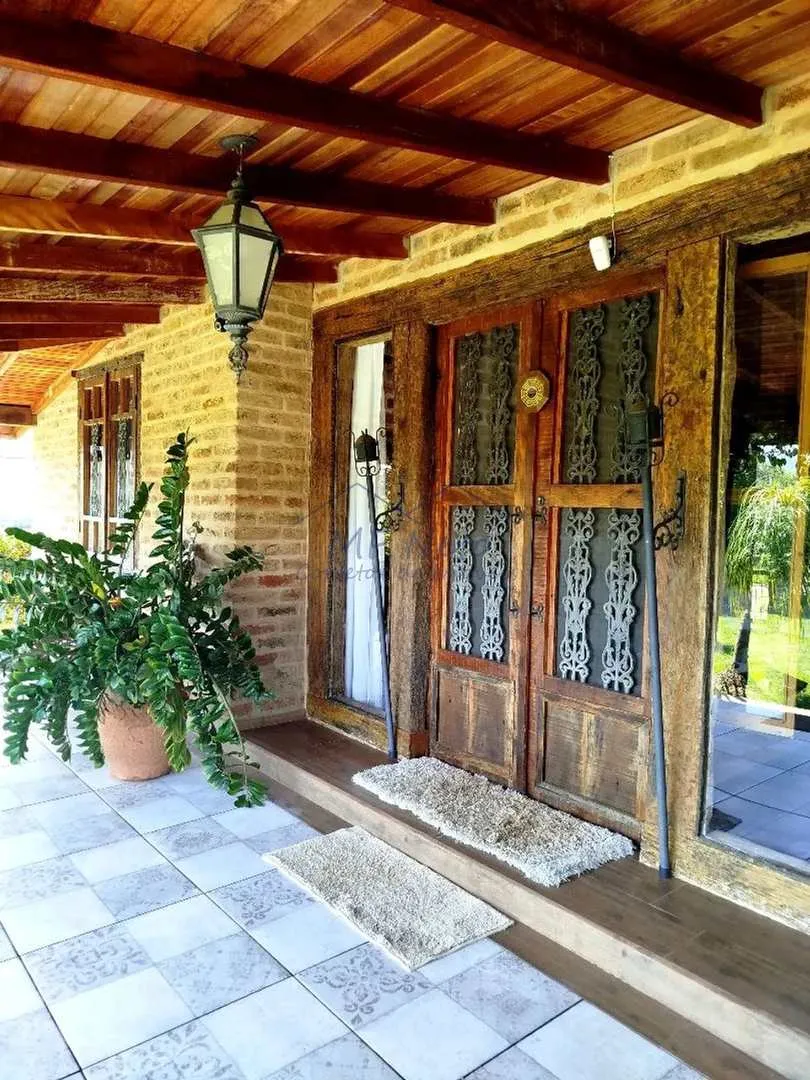 Imagem Casa em condomínio de chácaras à 300 m do centro

Área total 671 m2- área construída 240 M2

C...