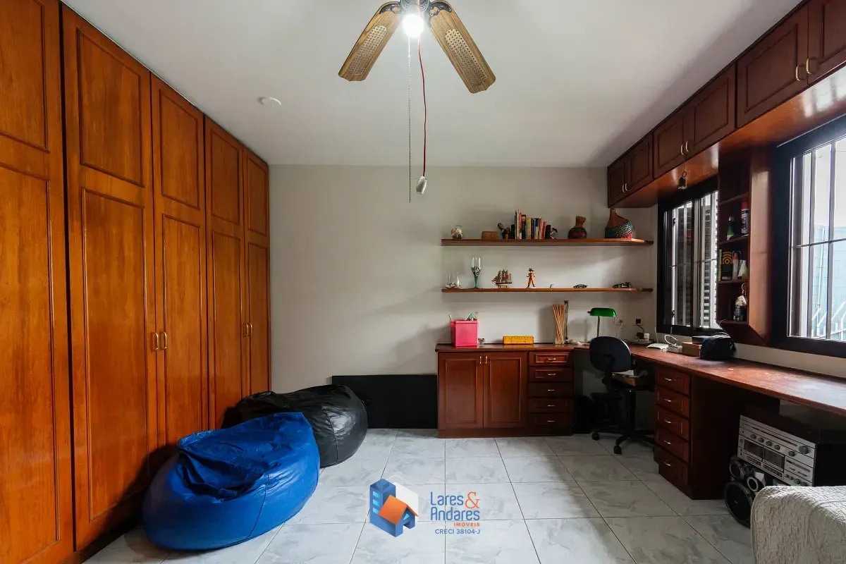 Imagem Casa para venda em Vila das Mercês com 4 quartos, sendo 1 suíte, 263m²