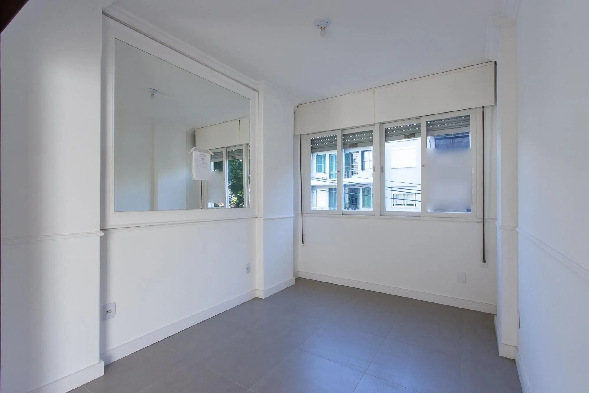 Imagem Apartamento à venda no bairro Moinhos de Vento, em Porto Alegre - RS. Com área privativa de 100.73m².
