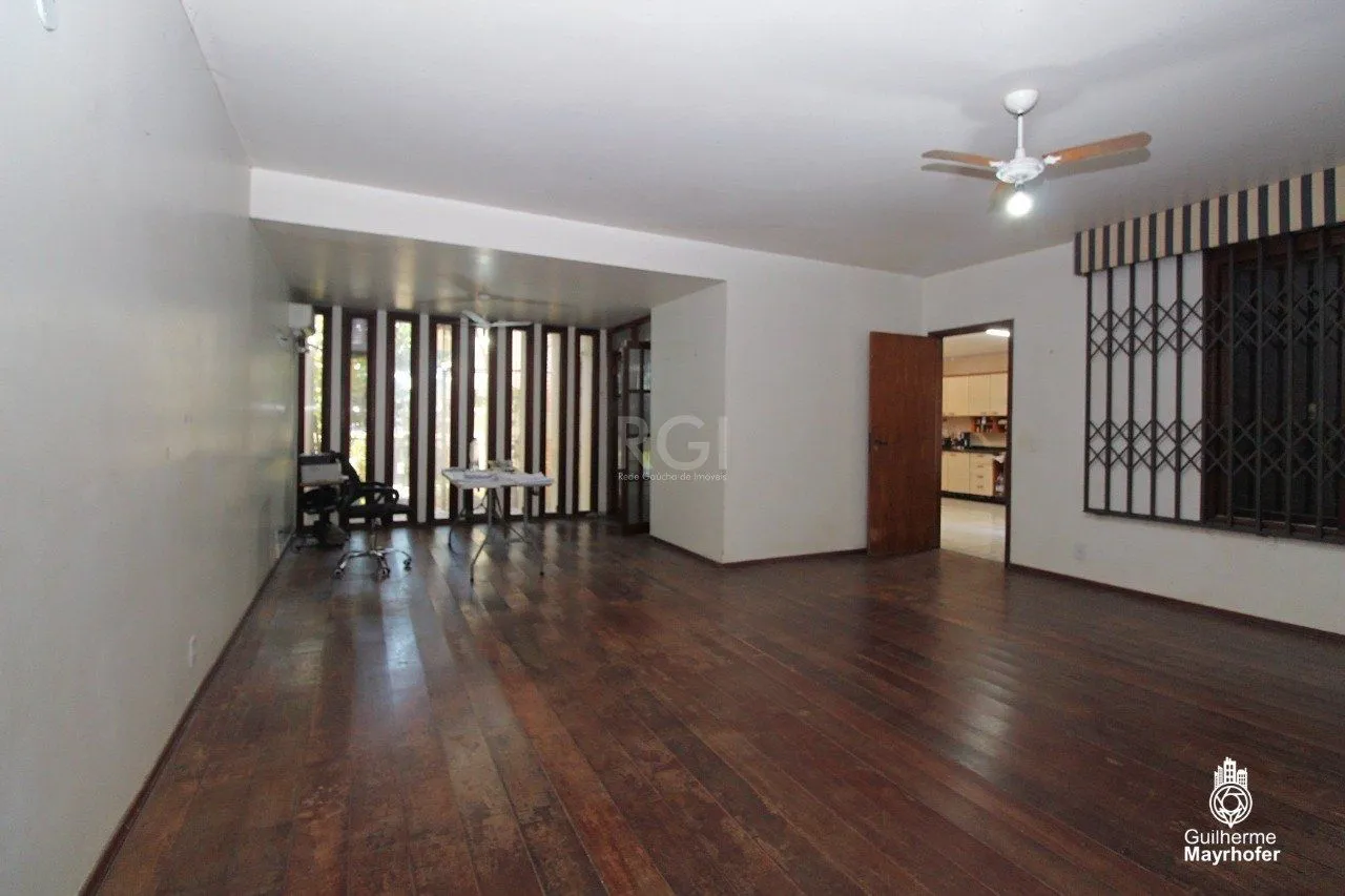 Imagem Casa para Venda - 526.64m², 4 dormitórios, sendo 2 suites, 4 vagas - Teresópolis