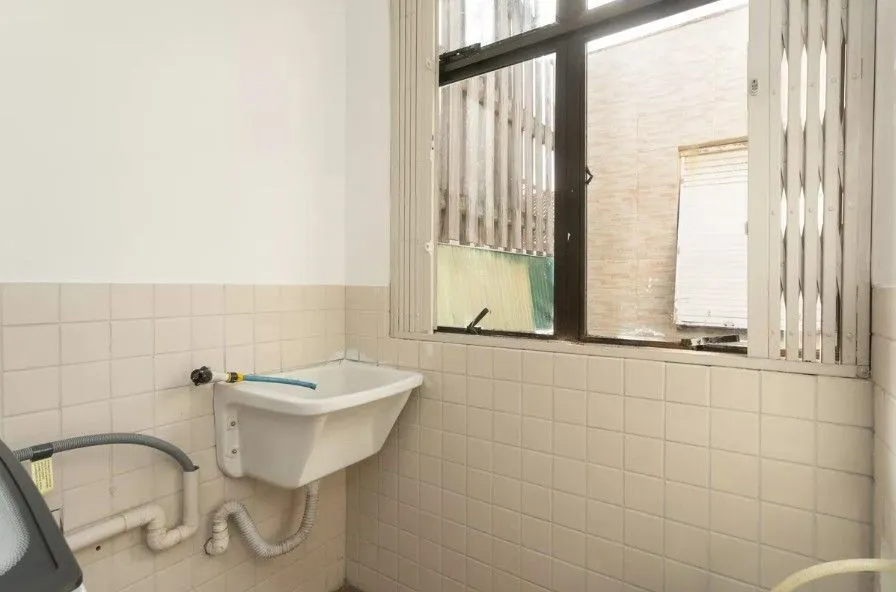 Imagem Amplo apartamento no Bairro Petrópolis com 2 vagas de garagem