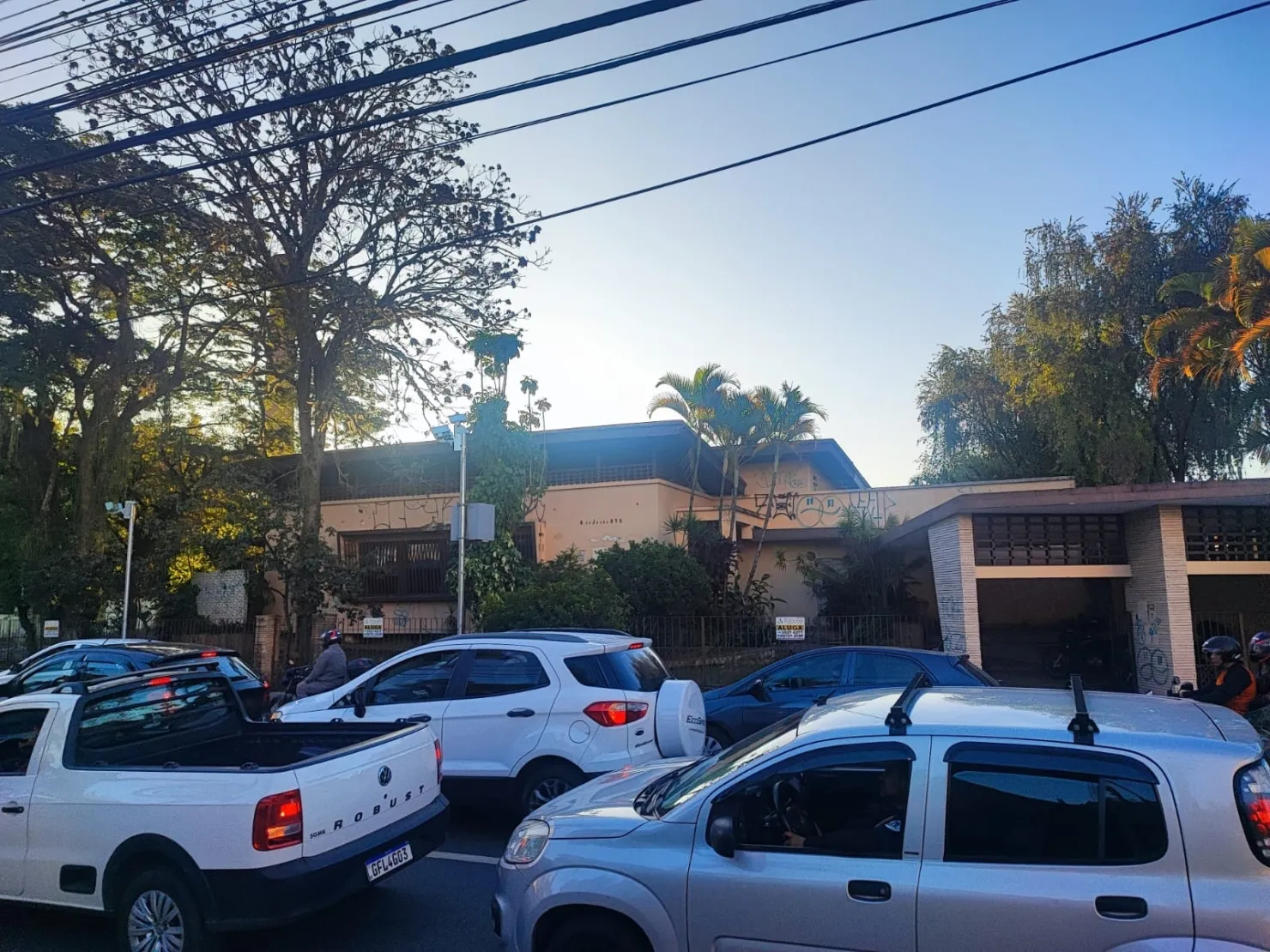 Foto do imóvel Comercial para Locação 3 Quartos, 1 Suite, 4 Vagas, 1200M², Centro, Taubaté - SP