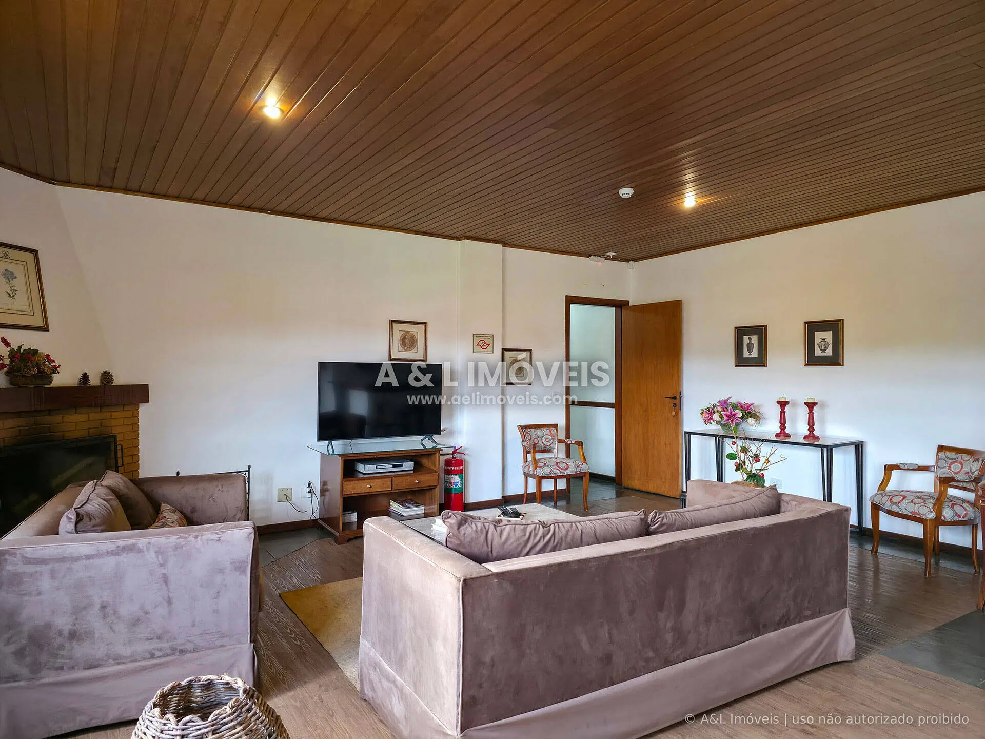 Imagem Duplex Vila Everest | 75 m², 2 Suítes, Lareira e Varandas Envidraçadas