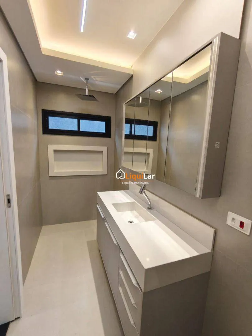 Imagem Sobrado de Alto Padrão no Alphaville II com 4 Suítes, Piscina e Suíte Master com Closet