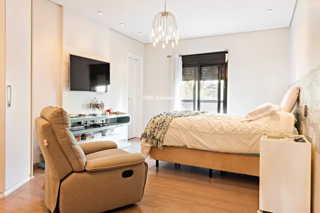 Imagem Apartamento para locação em Moema, com 2 suítes, 3 vagas de garagem.