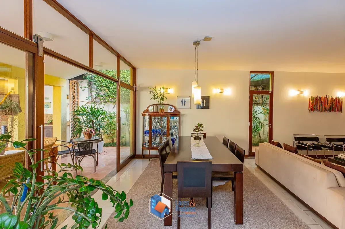 Imagem Sobrado para venda em Vila Madalena com 4 quartos, sendo 2 suítes, 351m²