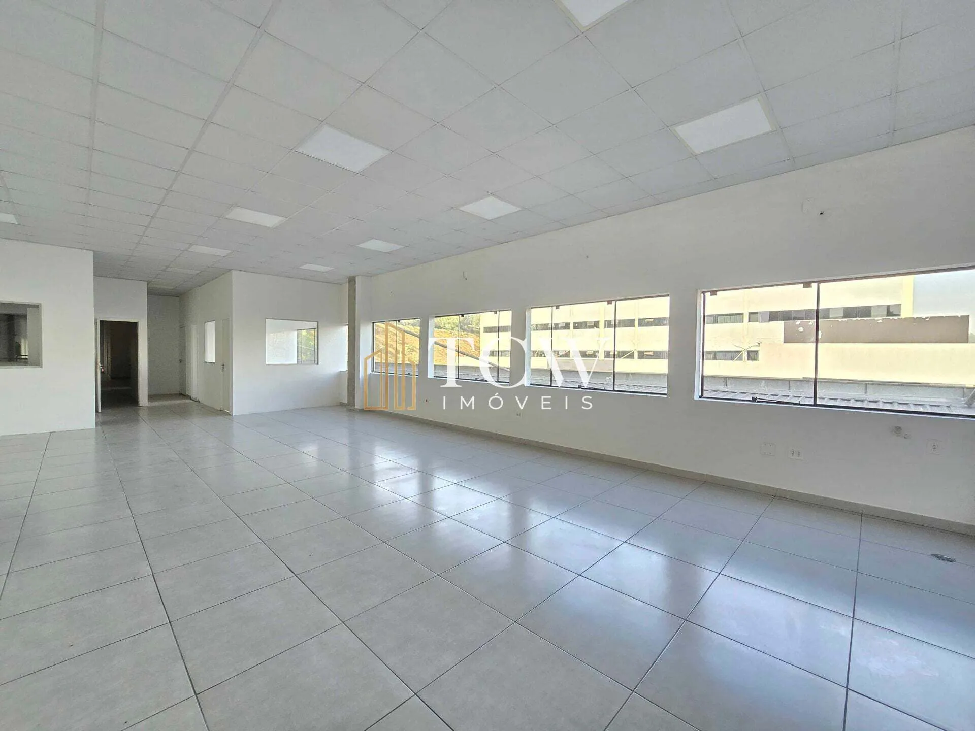 Imagem Galpão Logístico com 8 Docas para Locação em Guarulhos/SP | 5.000 m²