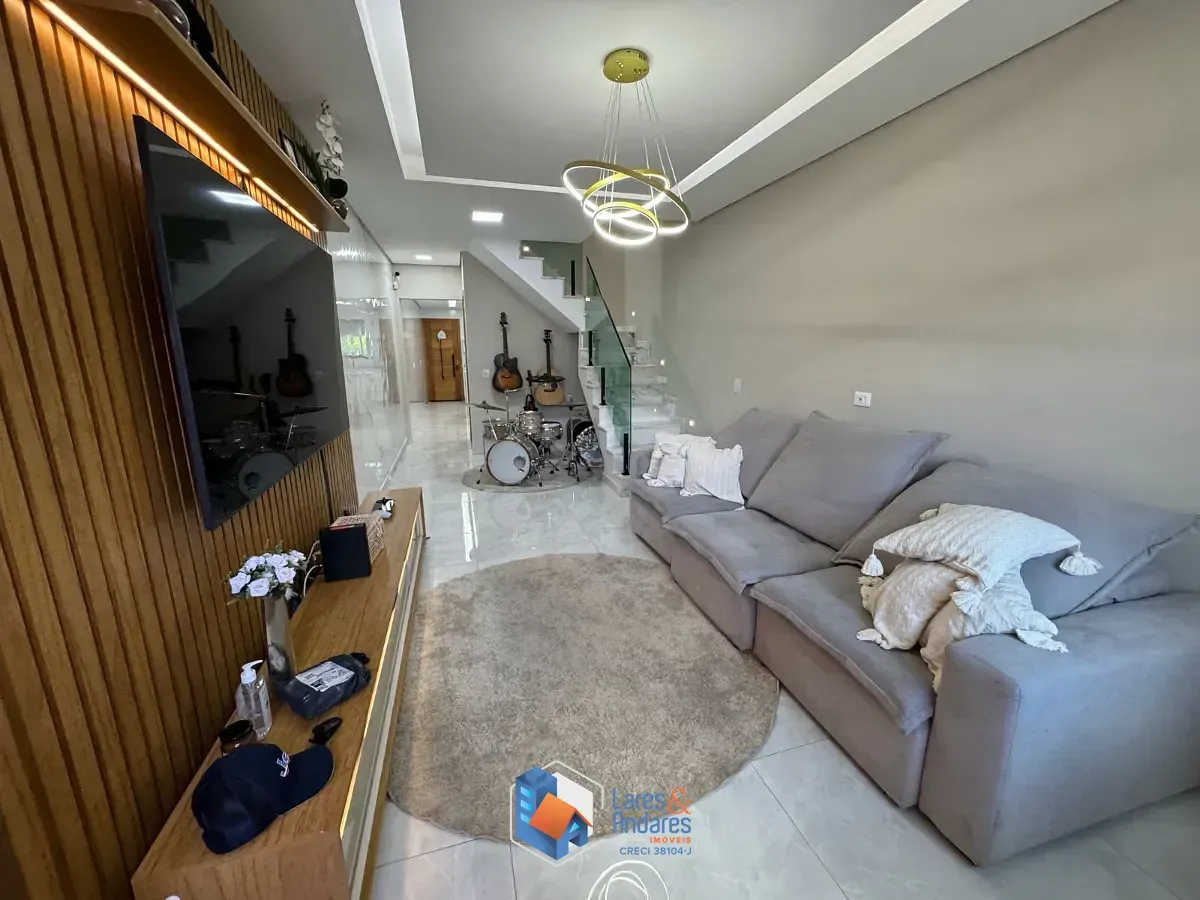 Imagem Sobrado para venda em Penha de França com 3 quartos, sendo 1 suíte, 15,715m²