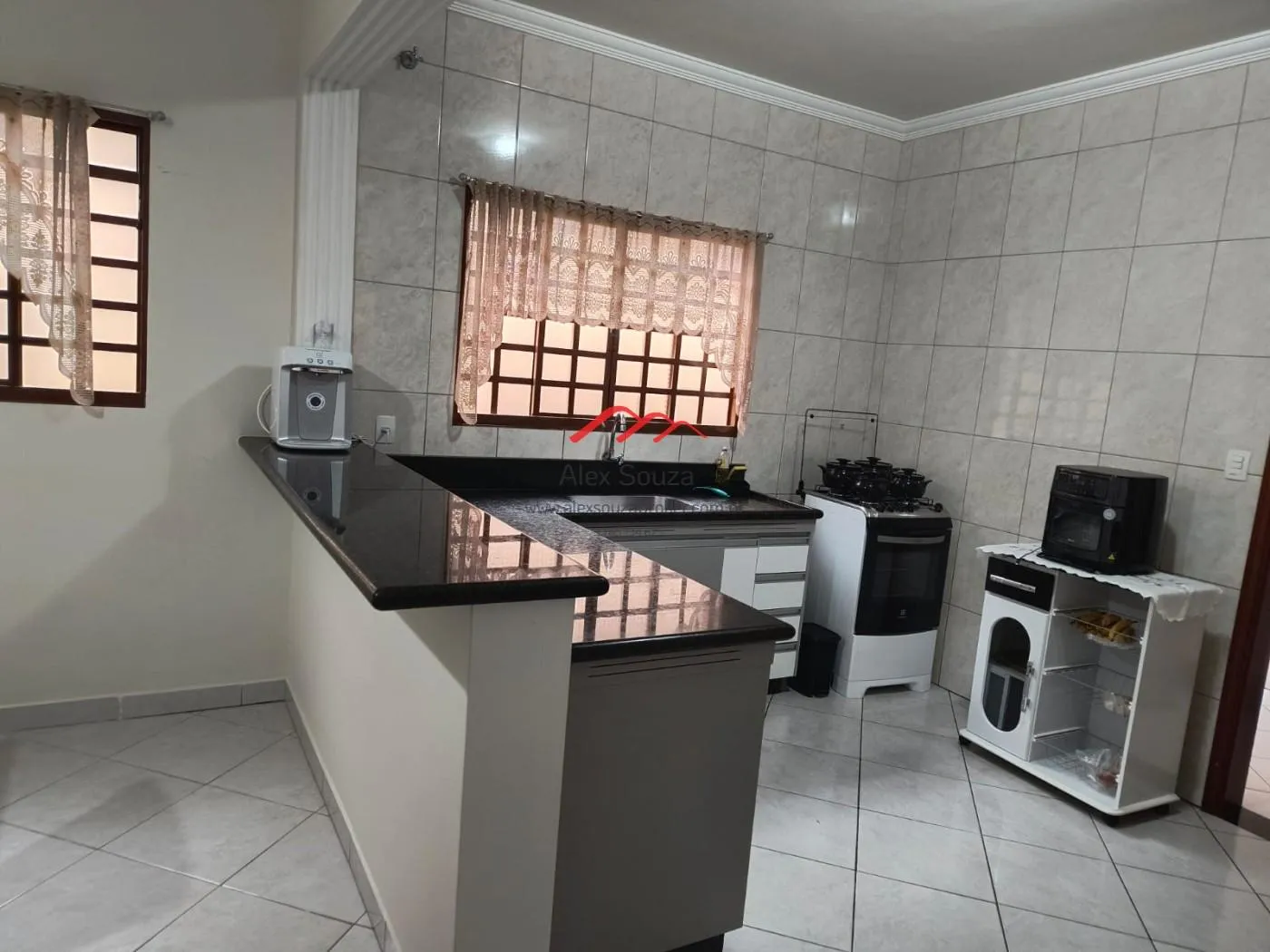 Imagem Casa para Venda em Sumaré, Jardim Macarenko, 3 dormitórios, 1 suíte, 2 banheiros, 2 vagas