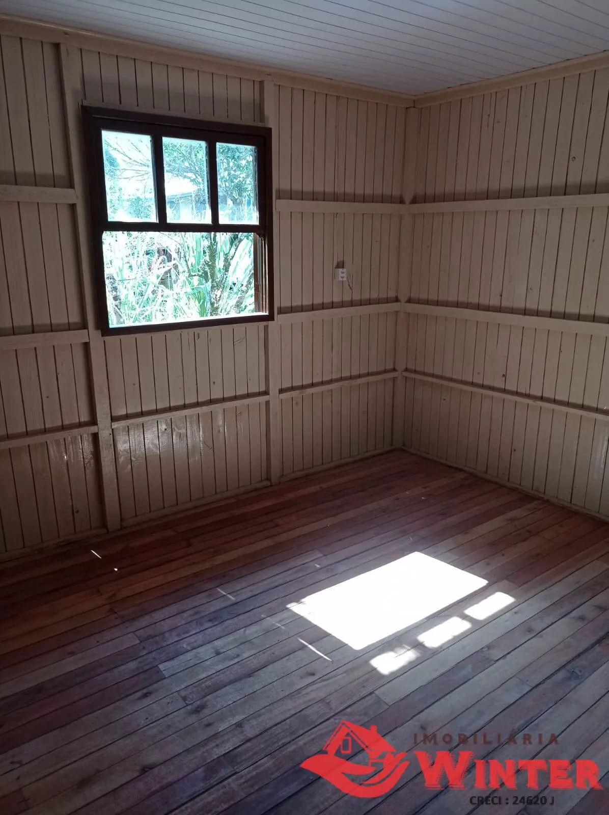 Imagem Casa de madeira de 3 quartos em Vale Real.