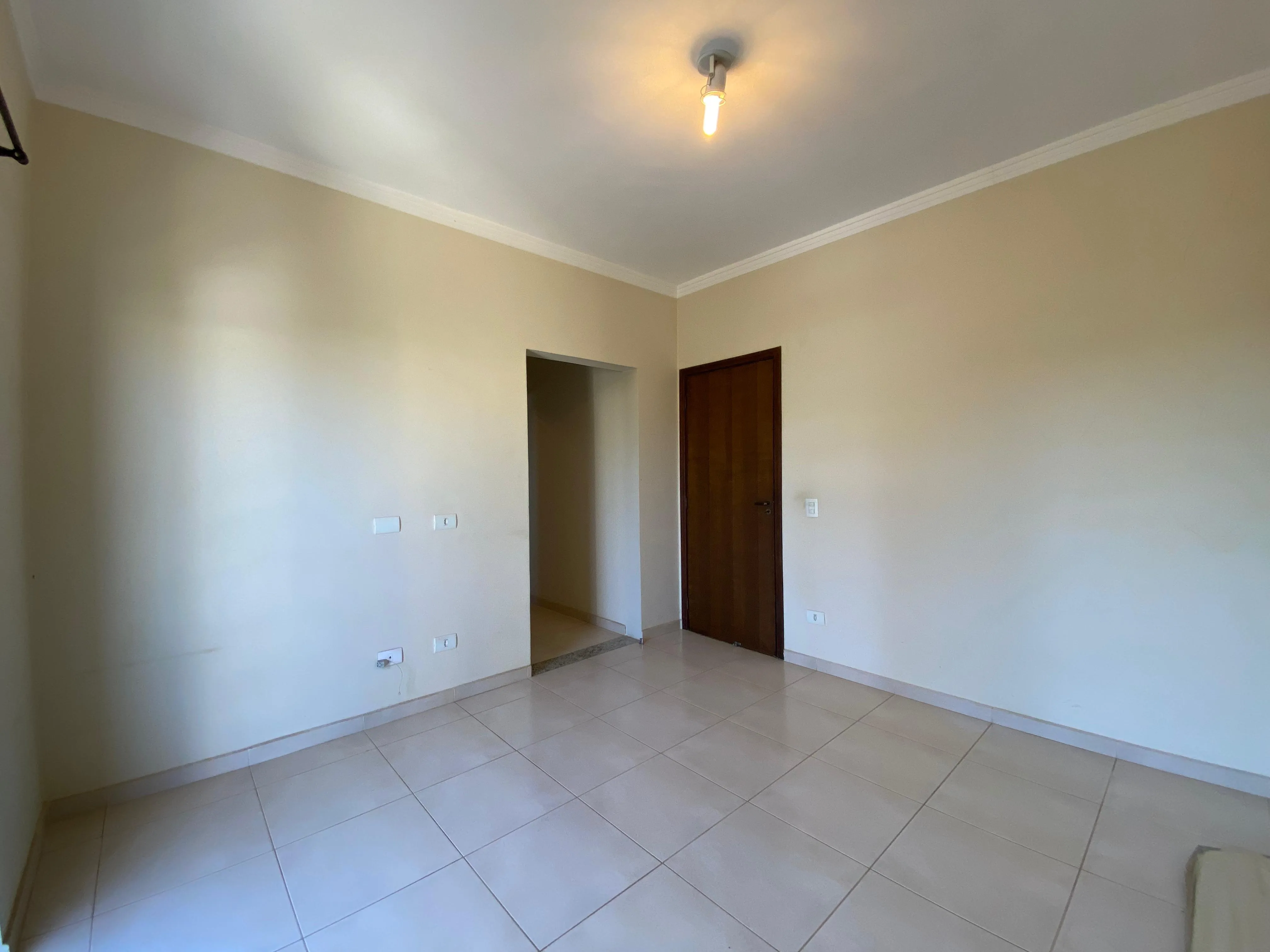 Imagem Excelente Oportunidade, Casa de 347M² de 3 Dormitórios sendo 1 Suíte Master à 10min. do Parque Campolim