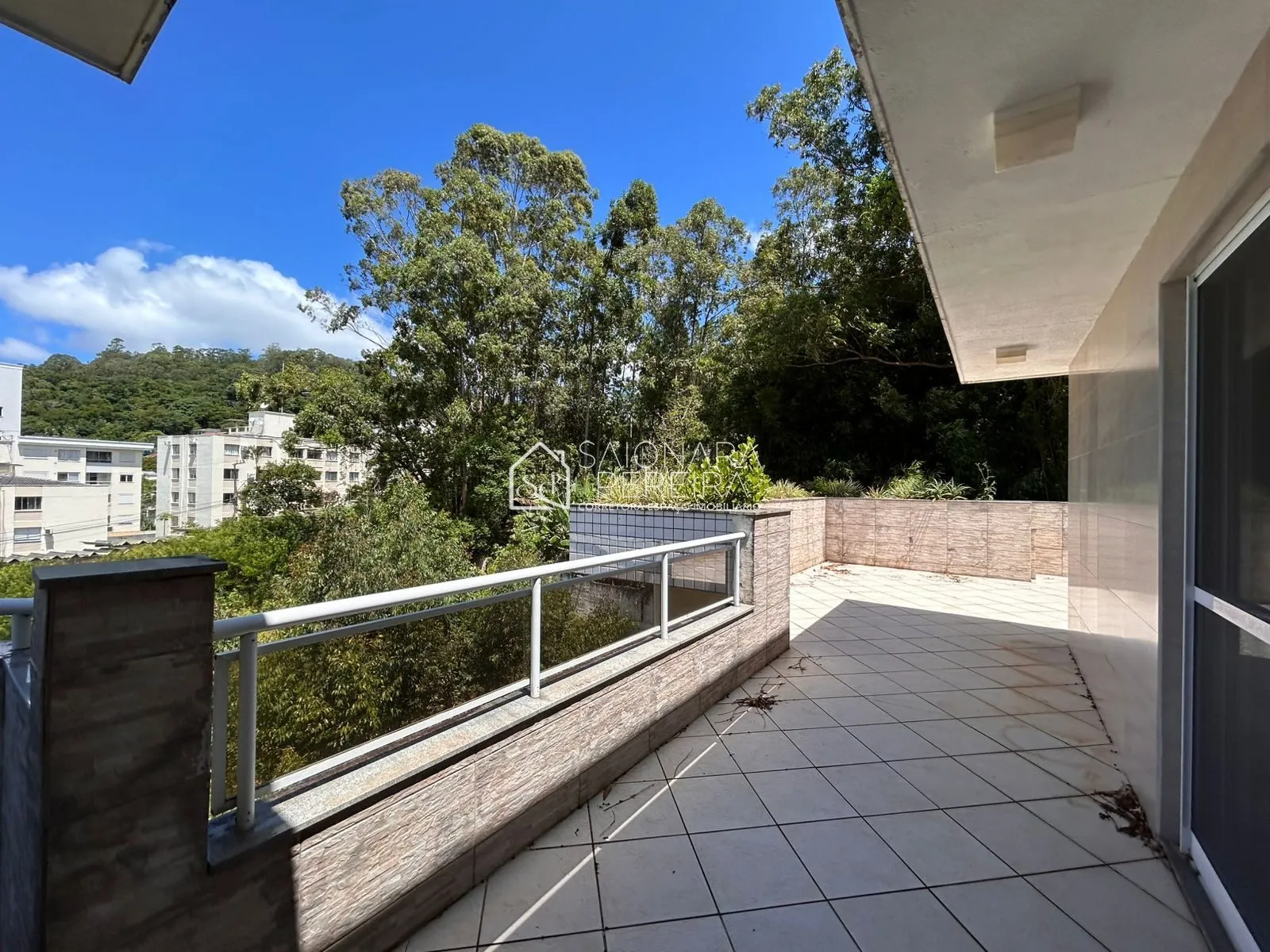 Imagem O Luxo de uma Mansão com a Segurança de um Apartamento no Coração do Córrego Grande