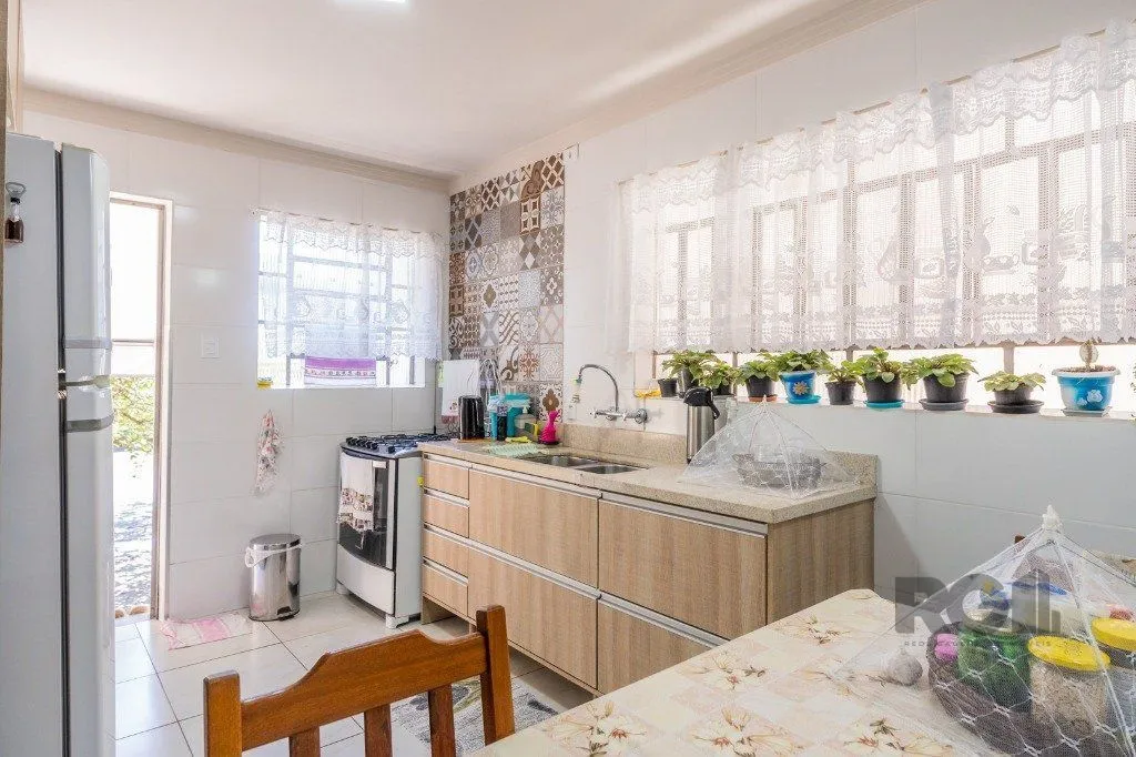 Imagem Casa com 4 dormitórios no bairro Gloria