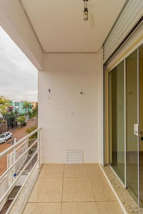 Imagem Casa com 3 dormitórios, suíte, lavabo e amplo pátio.