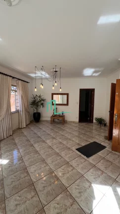 EXCELENTE CASA À VENDA NO JARDIM NOEMIA