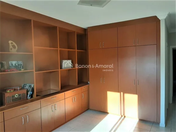 Imagem Casa completa, pronta para morar, com ótimo acabamento em condomínio valorizado de Sousas.

Com do...