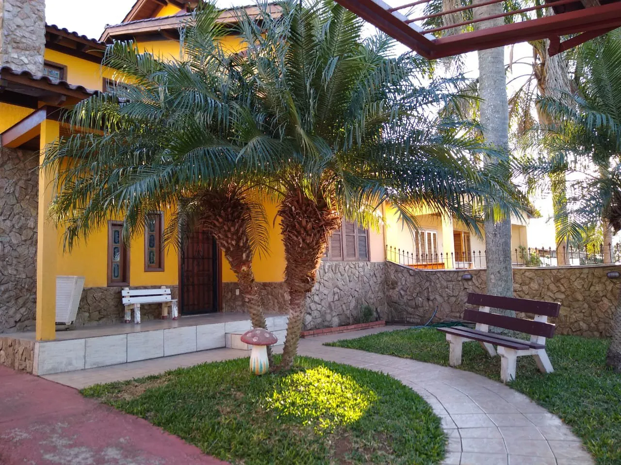Imagem Casa a venda em Viamão no bairro Mendanha com piscina e espaco gourmet.