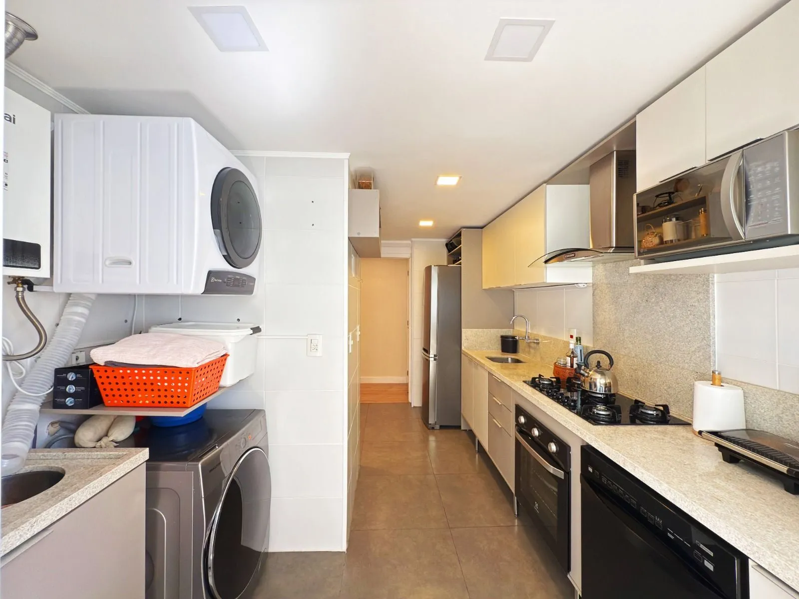 Imagem Excelente apartamento de 3 dormitórios, 1 suíte e 2 vagas de garagem.