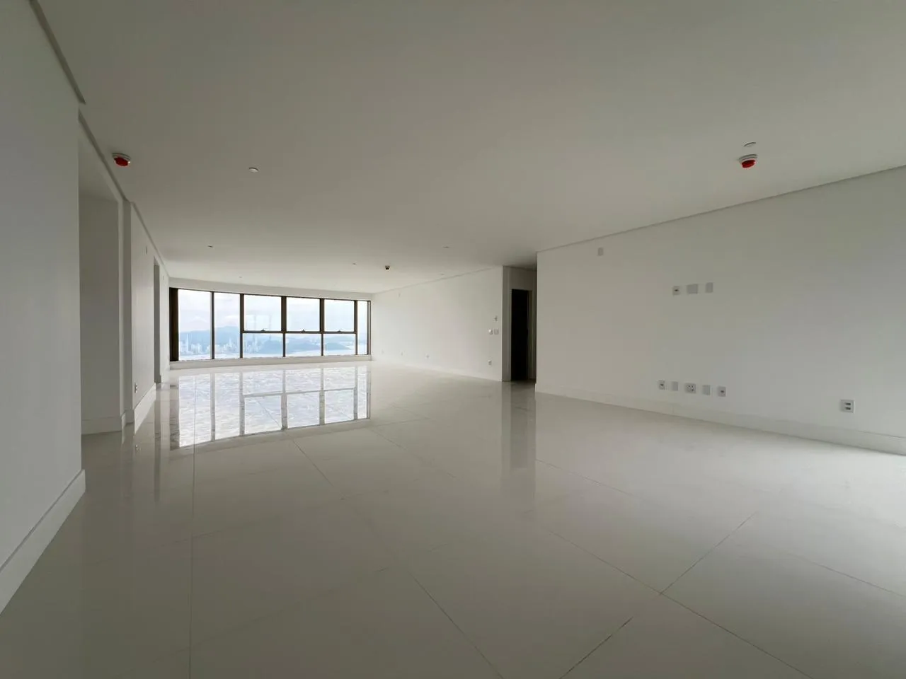 Imagem Apartamento com vista para o mar à venda com 530m2 por R$ 26.000.000,00