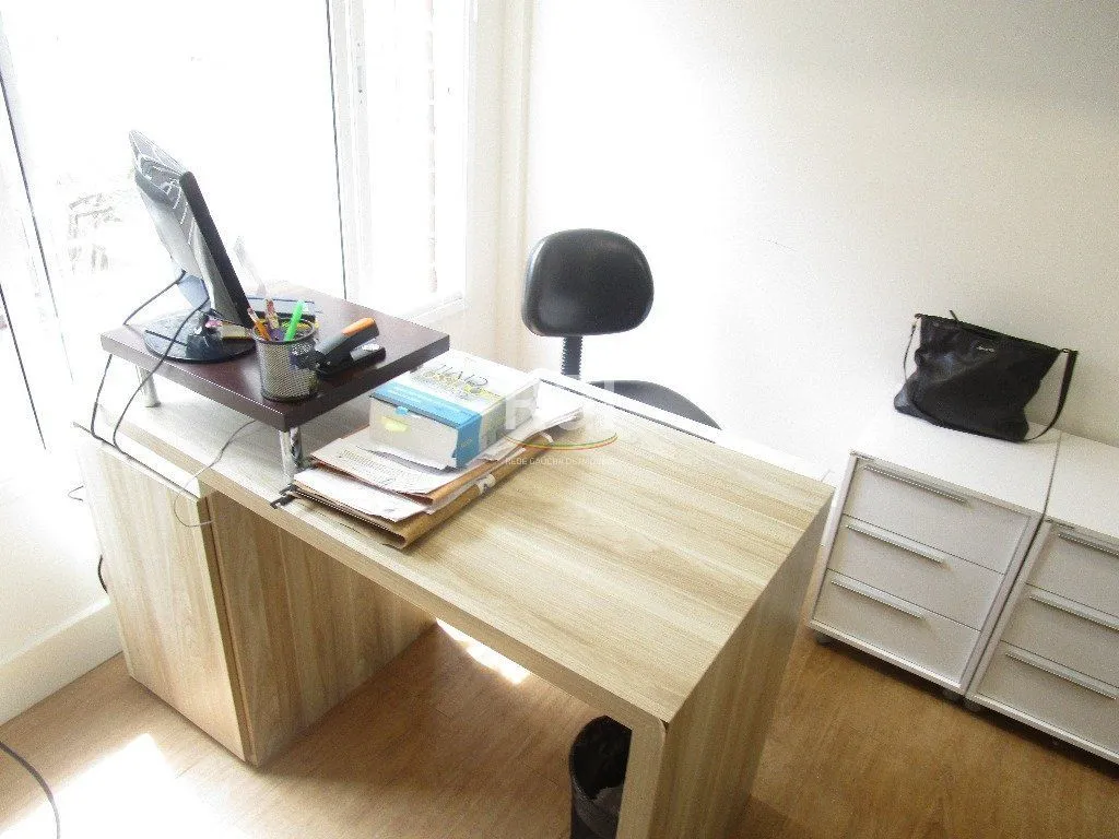 Imagem Casa para Venda - 227m², 4 dormitórios, 1 vaga - Menino Deus