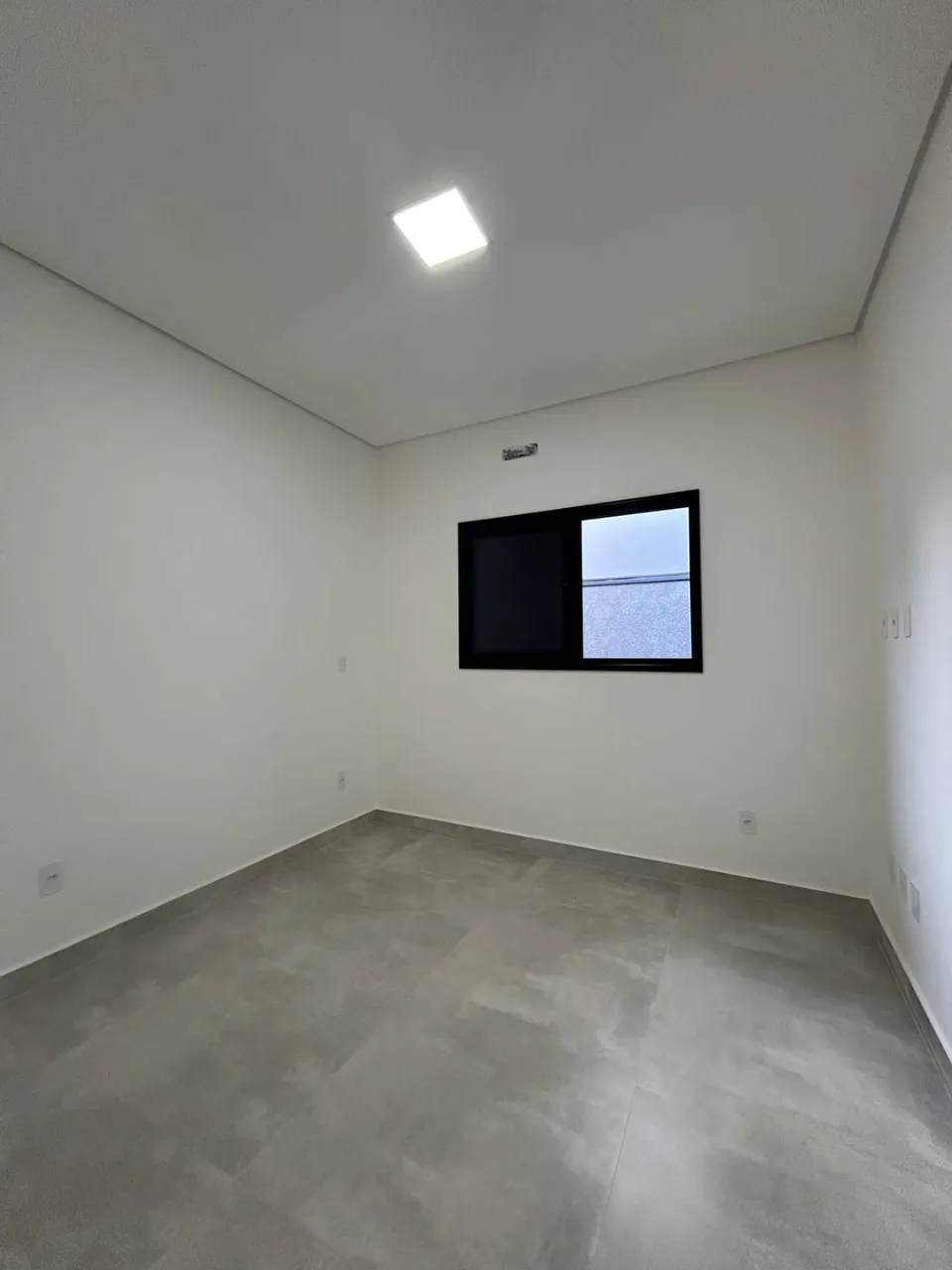 Imagem Imperdível! Casa em condomínio à venda em Sorocaba-SP, bairro Wanel Ville, 3 quartos, 3 suítes, 1 sala, 4 banheiros, 2 vagas, 132m².
