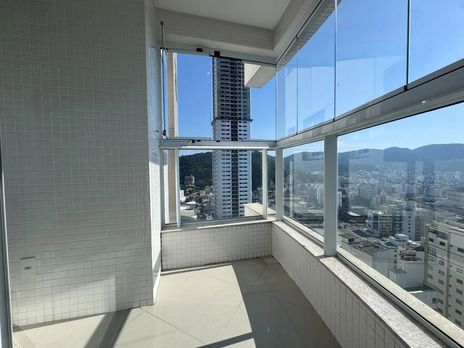 Imagem Apartamento com vista para o mar à venda com 129m2 por R$ 2.690.000,00