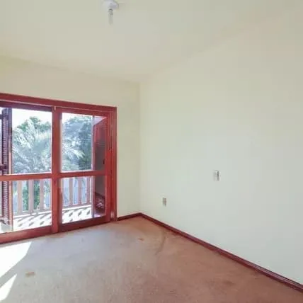 Imagem Casa à venda com 4 dormitorios no Bairro Nonoai - Porto Alegre