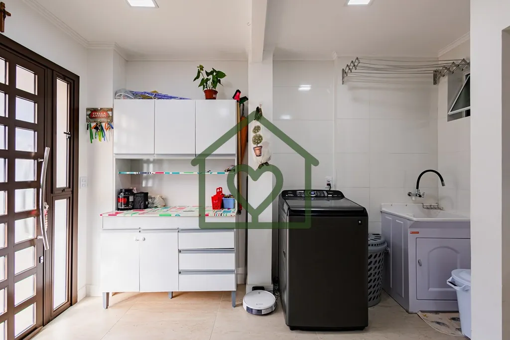 Imagem Descubra seu novo lar no coração do Jardim Ypu, uma das áreas mais residenciais de Porto Alegre. ...