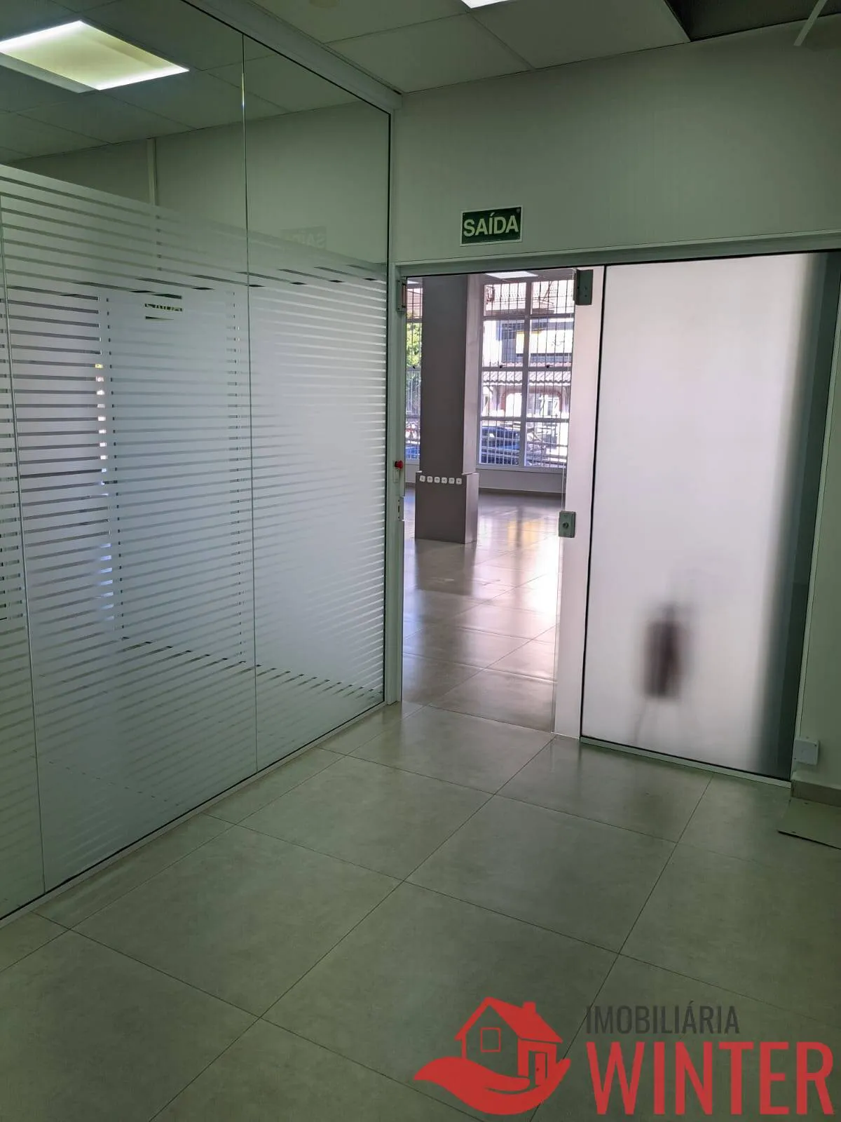 Imagem Sala de esquina terrea com 210m2