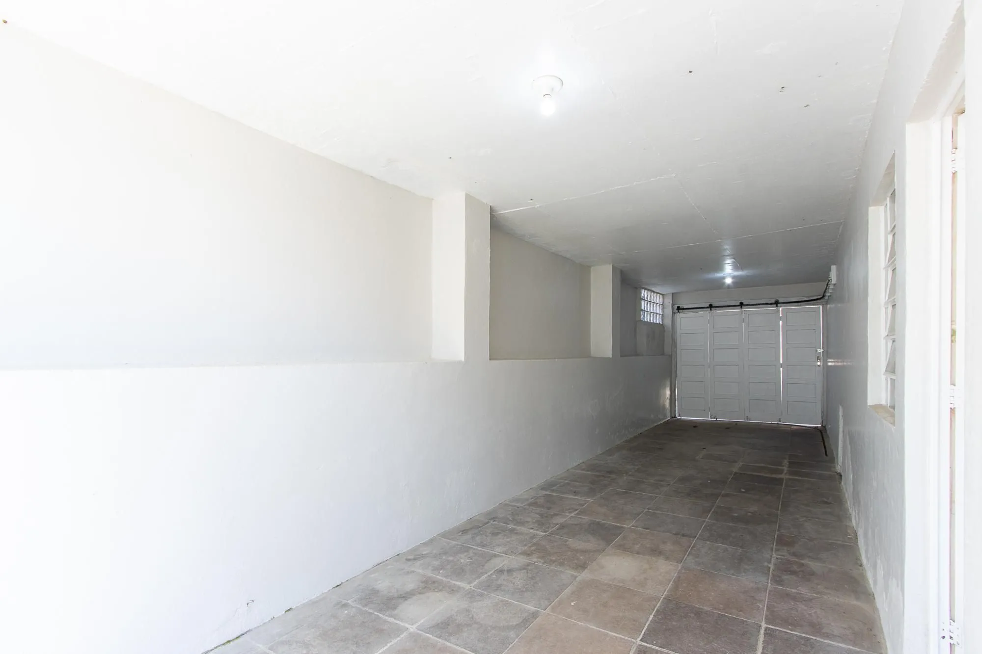Imagem Casa de alvenaria, com 3 quartos, 1 suíte e 3 vagas de garagem.