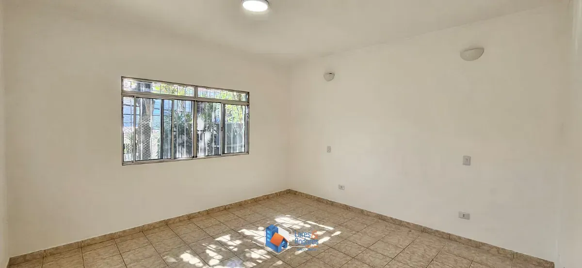 Imagem Sobrado para venda em Jardim Regis com 5 quartos, sendo 1 suíte, 218m²