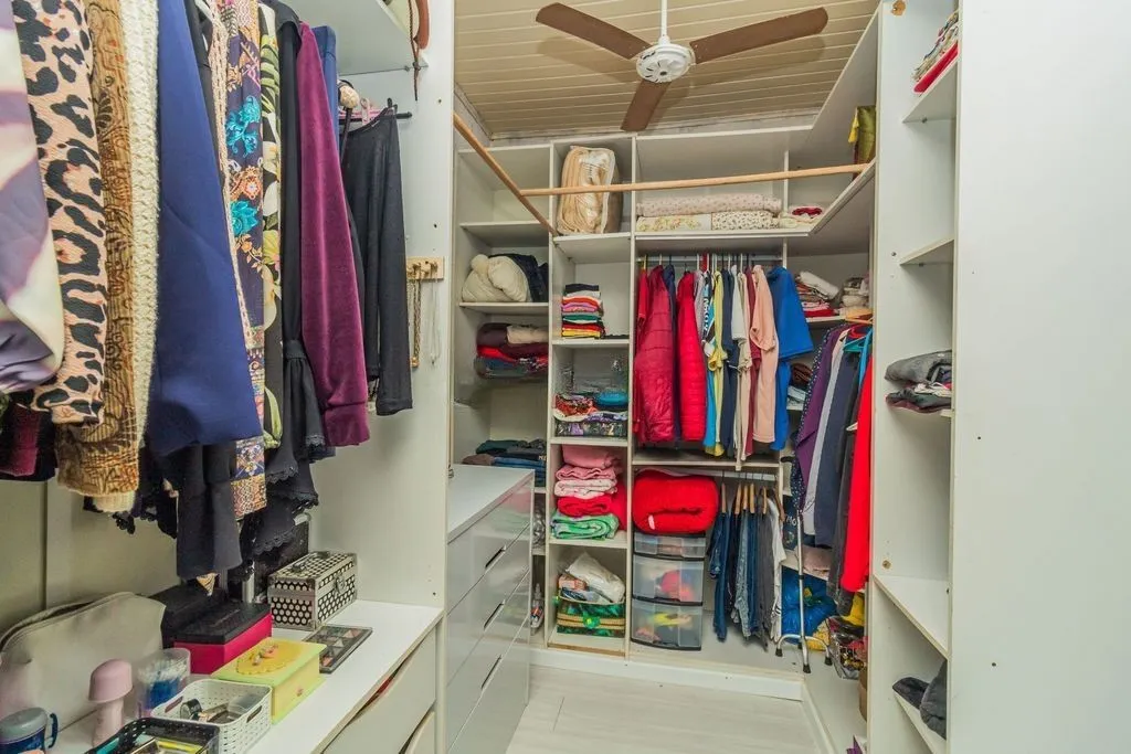Imagem CASA 03 dormitórios, 2 suítes, 216m² privativos com piscina no BAIRRO MEDIANEIRA
