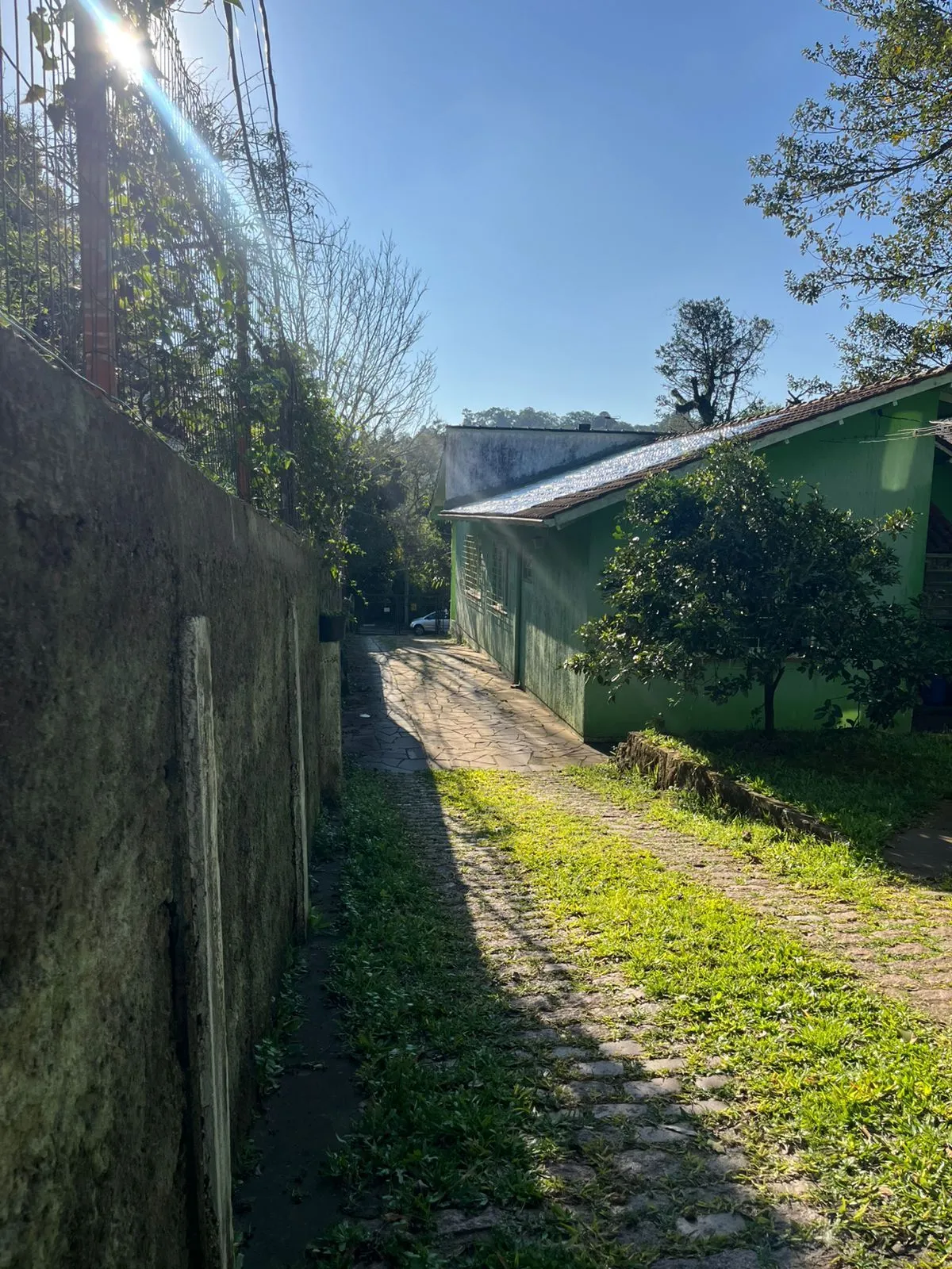 Imagem Terreno Amplo com 3 Casas - Vila Nova, Porto Alegre