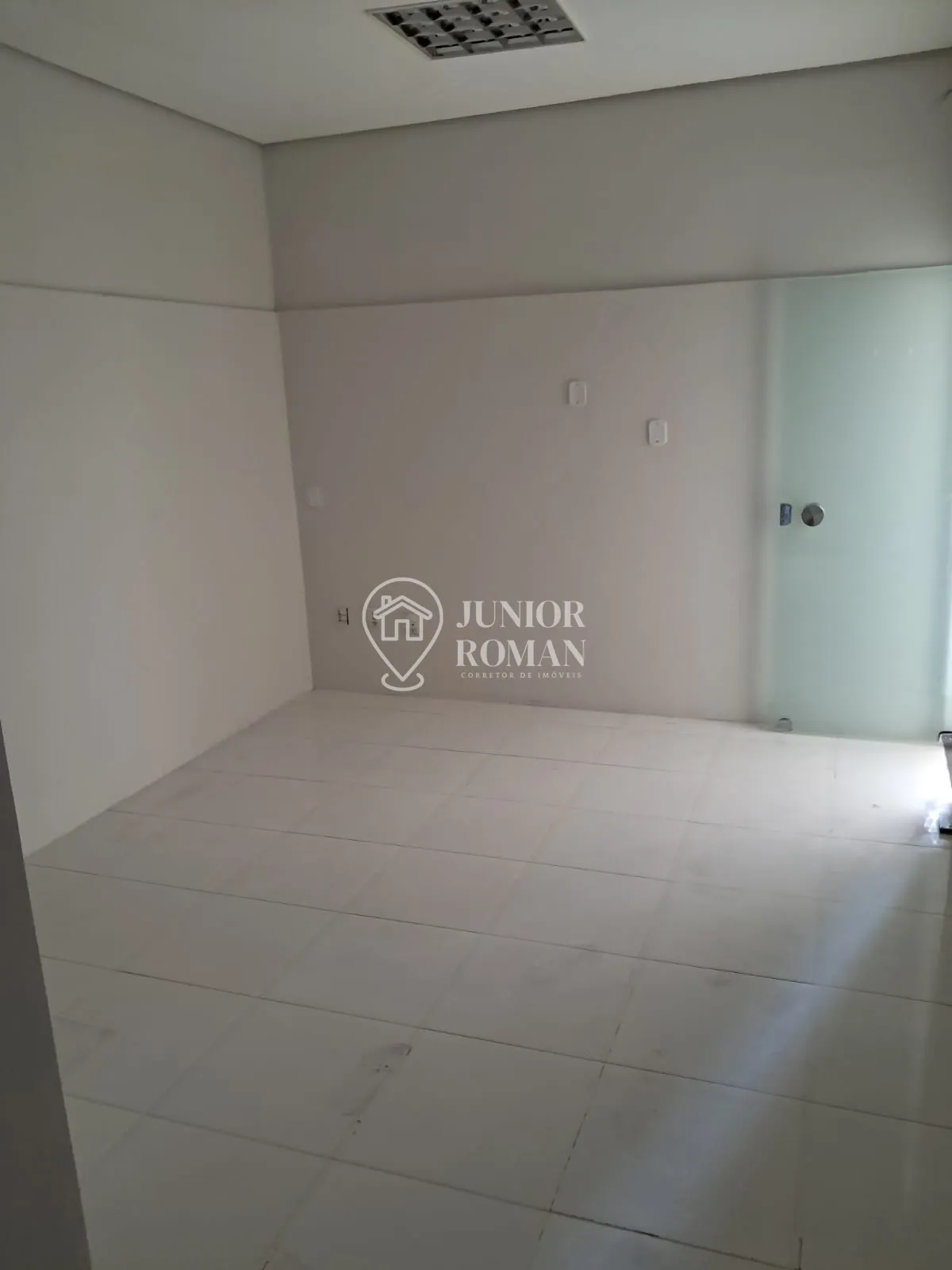 Imagem VENDO PONTO COMERCIAL NO CENTRO DE BARREIRAS/BA - EM FRENTE A PRAÇA DO CAIS