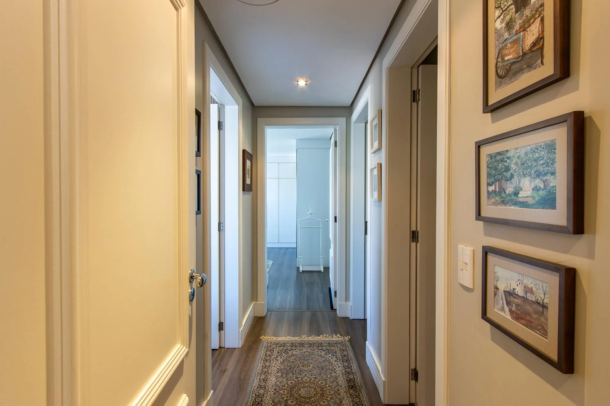 Imagem Excelente apartamento de 3 dormitórios, 1 suíte e 2 vagas no bairro Tristeza.